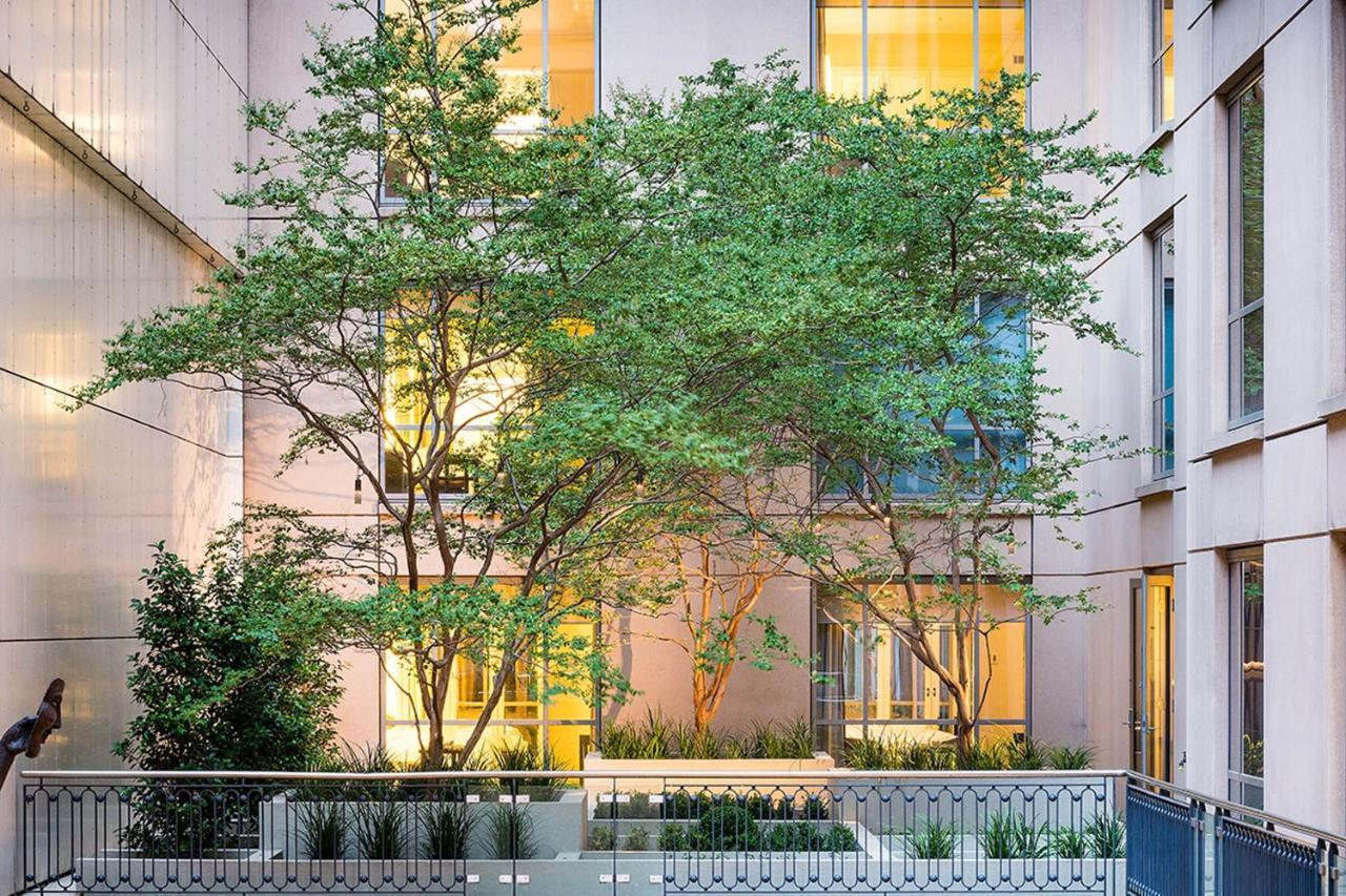 Hotel The Westin Melbourne Esterno foto The courtyard at the center of the building