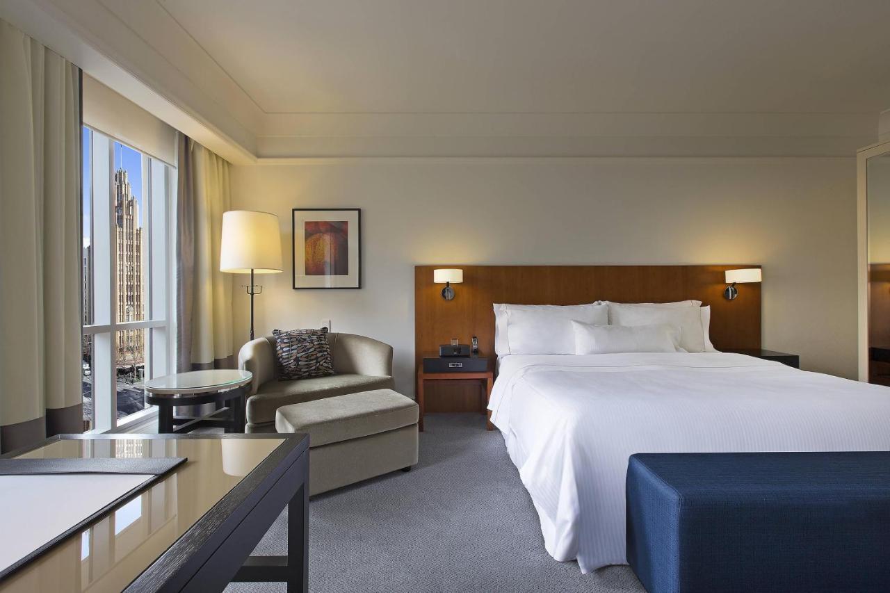 Hotel The Westin Melbourne Esterno foto A guest room at the Westin Palace Madrid