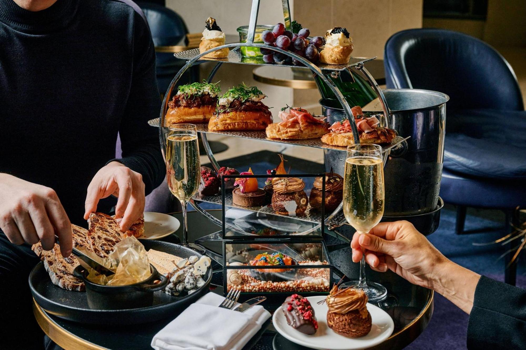 Hotel The Westin Melbourne Esterno foto Afternoon tea at the Mandarin Oriental, London
